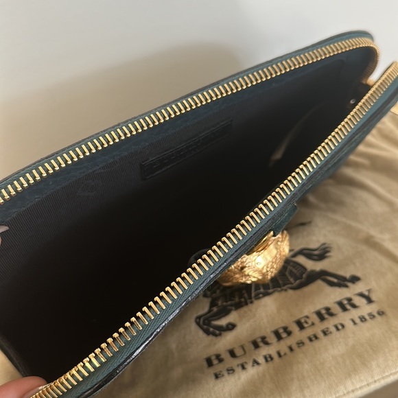 Burberry clutch - Picture 3 of 4